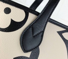 Louis Vuitton Neverfull MM Tote In Cream