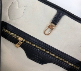 Louis Vuitton Neverfull MM Tote In Cream