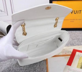Louis Vuitton New Wave Chain Bag In Ivory