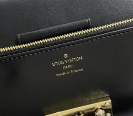 Louis Vuitton Spring Summer 2022 Swing Bag In Black