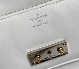 Louis Vuitton Spring Summer 2022 Swing Bag In White