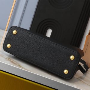Louis Vuitton Capucines BB Handbag In Black - Image 4