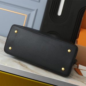 Louis Vuitton Capucines GM Souple Handbag In Black - Image 4