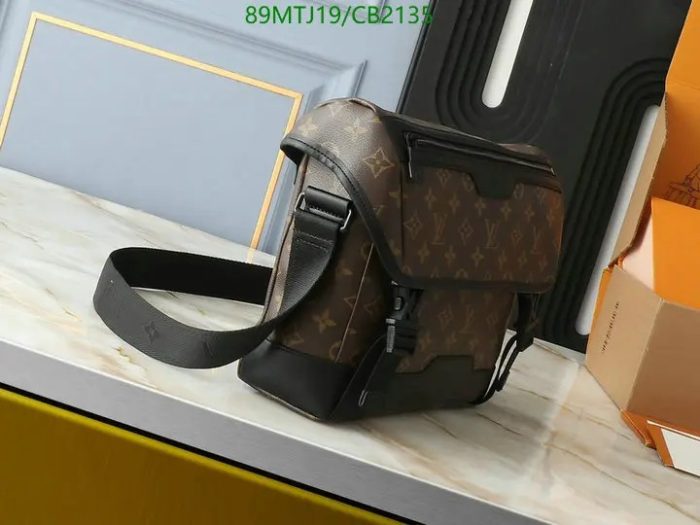 Monogram Canvas Messenger Voyager PM - Image 2