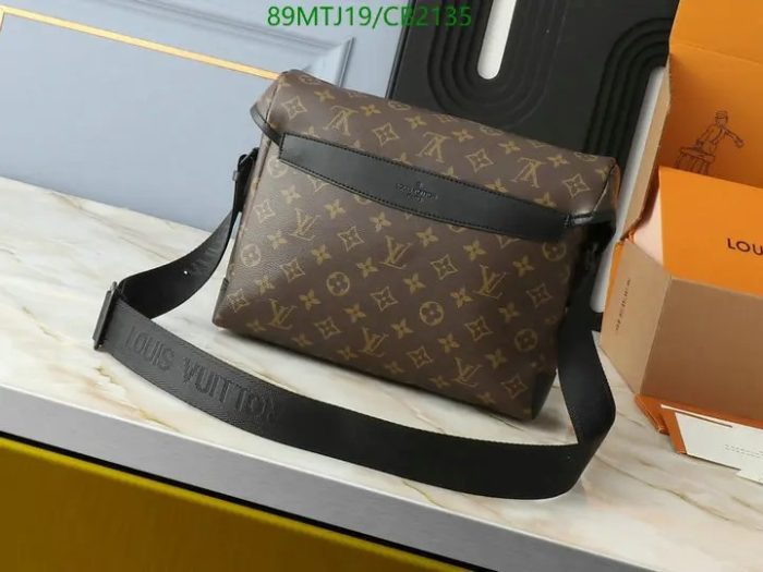 Monogram Canvas Messenger Voyager PM - Image 3