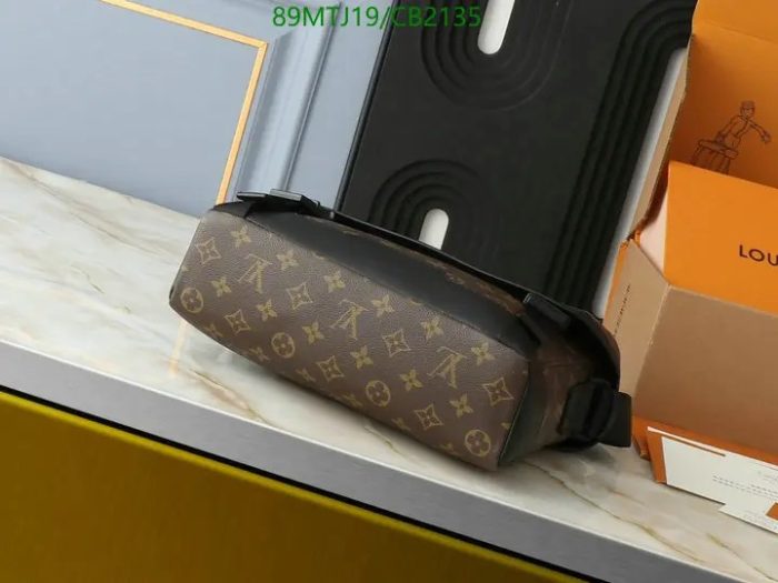 Monogram Canvas Messenger Voyager PM - Image 4