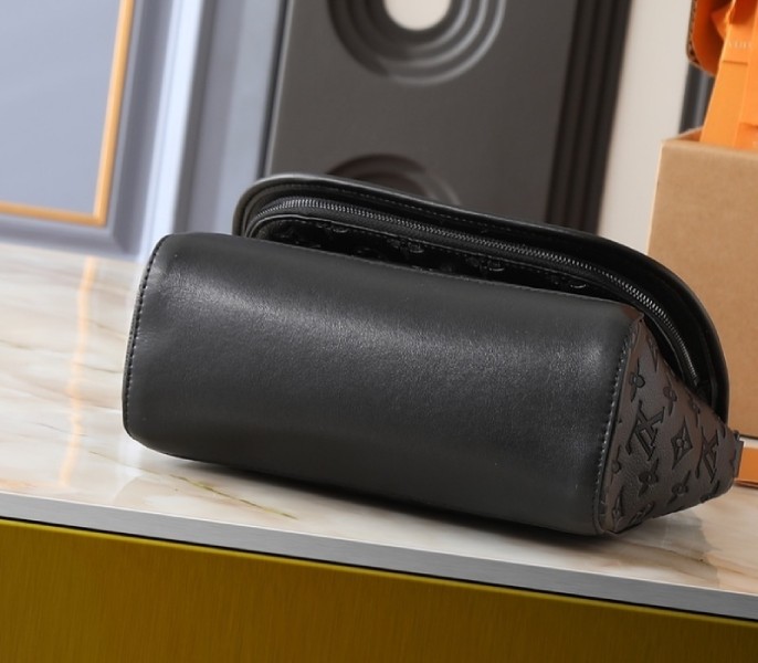 Monogram Shadow Pulse Messenger - Image 4