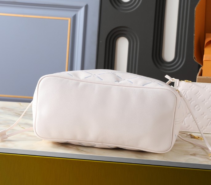 Monogram Couture Neverfull MM In Light Bliss - Image 4